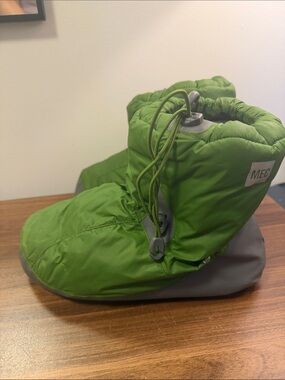MEC Bright Green Drawstring Insulated Bootie Slippers with Gray Sole